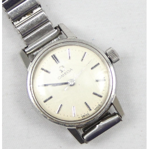 1301 - A vintage ladies Omega Seamaster watch, 630 mechanical movement, silvered dial with baton numerals a... 