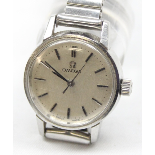 1301 - A vintage ladies Omega Seamaster watch, 630 mechanical movement, silvered dial with baton numerals a... 