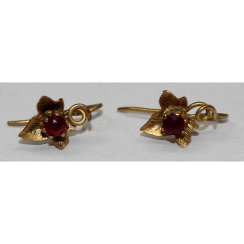 2291 - A pair of antique gold earrings formed as ivy leaves set with garnets, indistinctly marked but XRF t... 