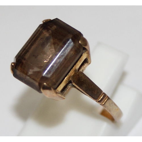 2295 - 9ct gold and smokey quartz dress ring, full English hallmarks, approx size L, approx 2.86g gross