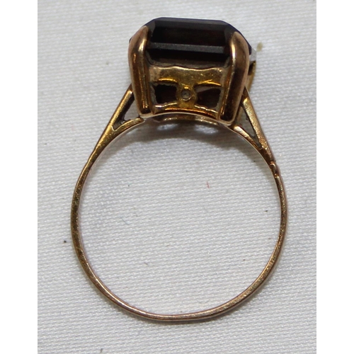 2295 - 9ct gold and smokey quartz dress ring, full English hallmarks, approx size L, approx 2.86g gross