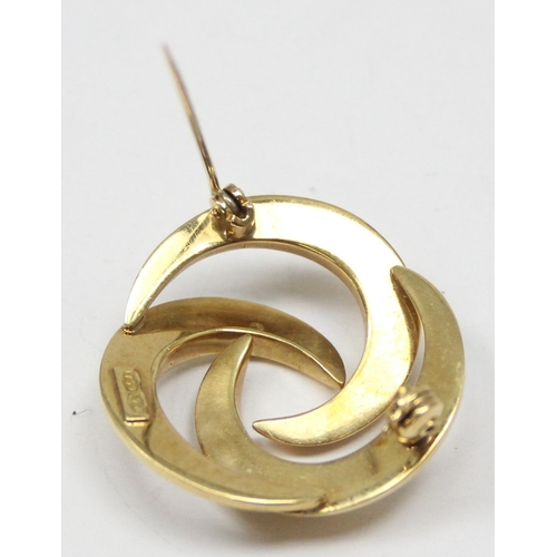 2301 - A retro Italian 18ct gold swirled brooch, marked 9 VI 750 and XRF confirmed, approx 3cm wide, approx... 