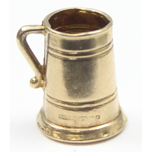 2313 - A vintage 9ct gold pendant or charm formed as a pint tankard, marked and XRF confirmed, approx 1.24g... 