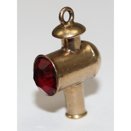 2314 - A vintage 9ct gold pendant or charm formed as a car or railway lamp, marked and XRF confirmed, appro... 