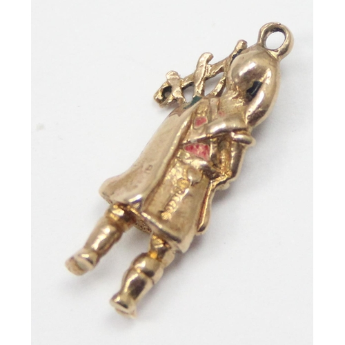 2315 - A vintage 9ct gold pendant or charm formed as a Scottish piper in kilt, marked and XRF confirmed, ap... 