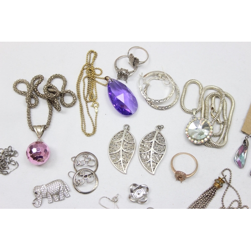 2352 - A large qty of assorted silver and silver mounted jewellery, all pieces XRF confirmed, and most piec... 