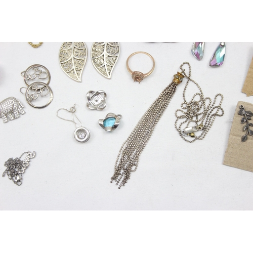 2352 - A large qty of assorted silver and silver mounted jewellery, all pieces XRF confirmed, and most piec... 