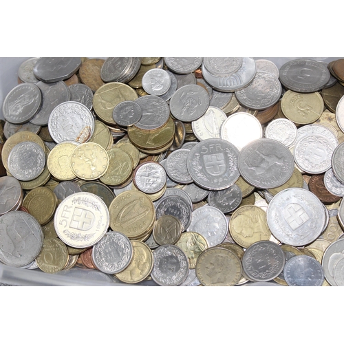 1234 - Qty of assorted mixed world coins, approx 2kg gross