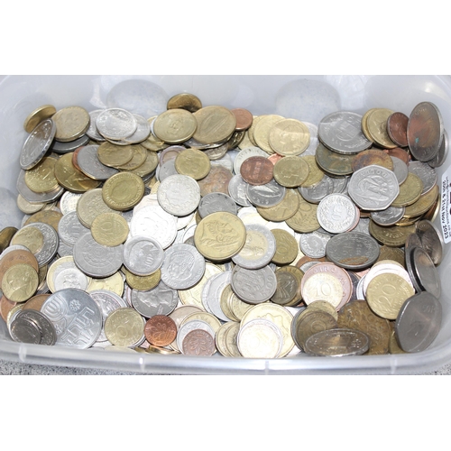 1234 - Qty of assorted mixed world coins, approx 2kg gross