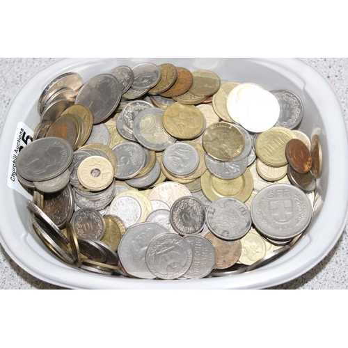 1235 - Qty of assorted mixed world coins, approx 1.6kg gross