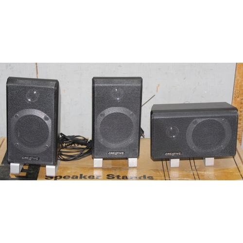 762 - Creative Inspire T7900 speaker system and Creative MT-1200 speaker stands