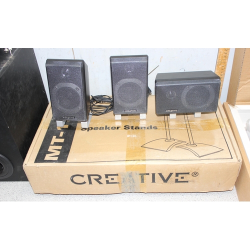 762 - Creative Inspire T7900 speaker system and Creative MT-1200 speaker stands