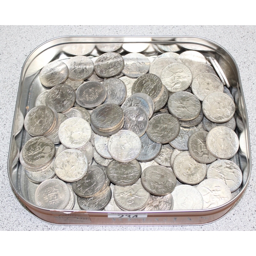 1221 - A large qty of assorted crown coins, approx 3.3kg gross