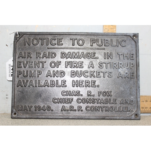 1412 - Original WW2 period cast iron wall plaque/sign with instructions of what to do in the event of air r... 