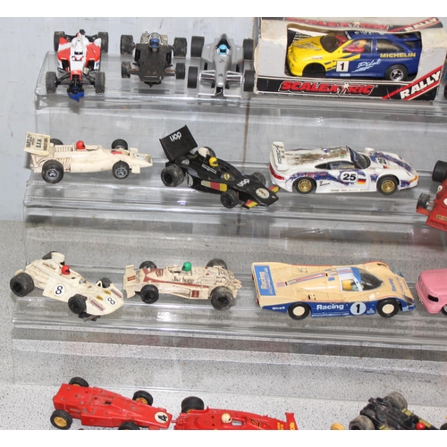 1536 - Qty Scalextric racing cars and a table top display box