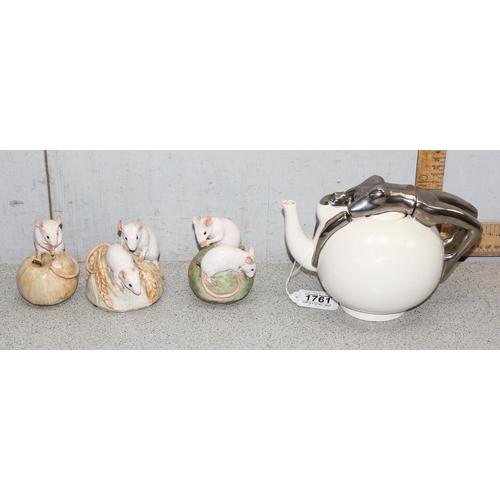 1761 - Three hand sculpted ceramic  novelty mice ornaments - BD artists initials to sides and a 1970’s Roge... 