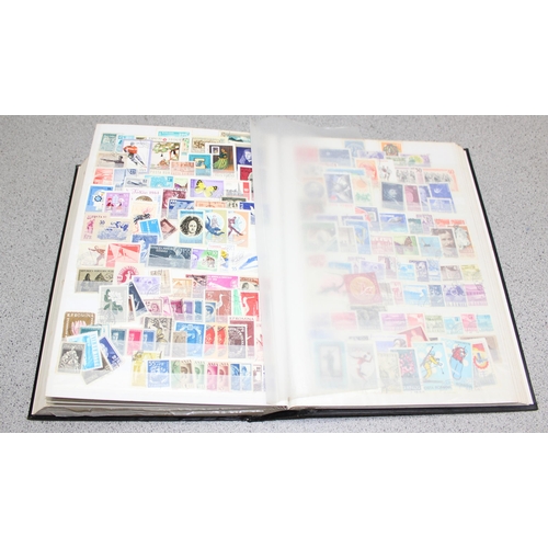 555 - Stamps - World in 64 page stockbook, (1000s)