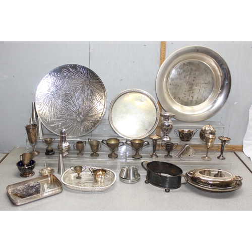 1065 - Qty of assorted antique and later silver plate and other metalware items, approx 10kg gross