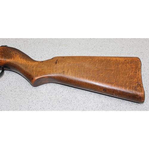 1420 - A vintage Diana Model 27 .22 air rifle with wooden stock