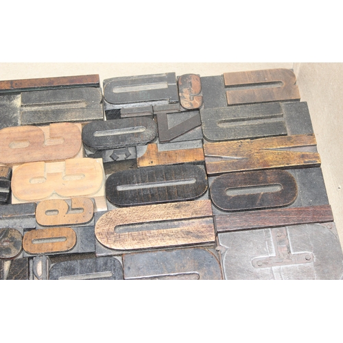 1660 - A large qty of vintage wooden and metal printers blocks