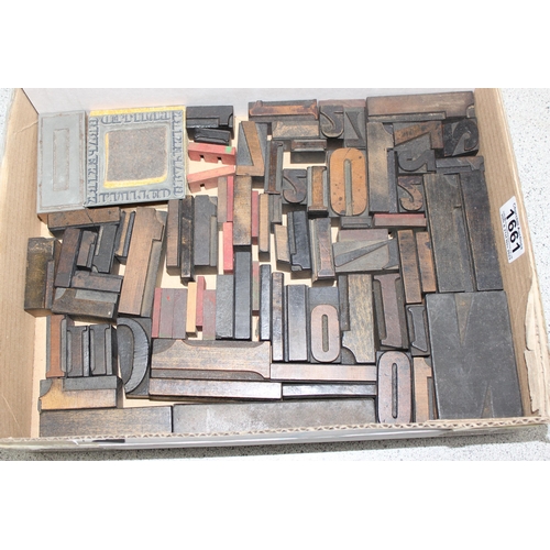 1661 - A large qty of vintage wooden printers blocks