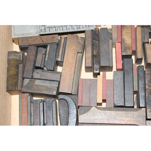 1661 - A large qty of vintage wooden printers blocks