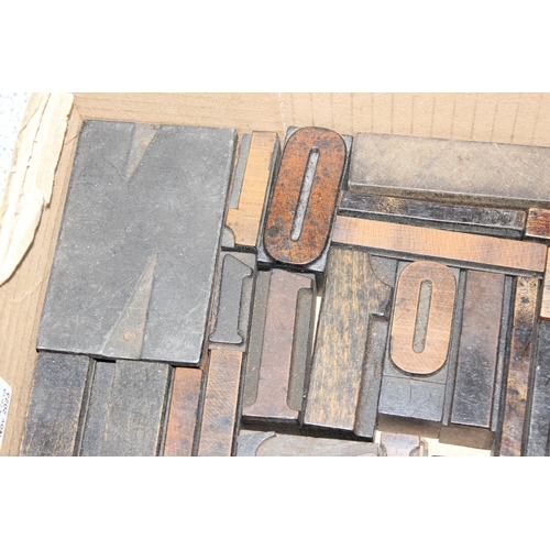 1661 - A large qty of vintage wooden printers blocks