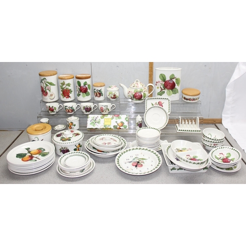 1793 - A large qty of assorted Portmeirion ceramics, both tea and dinner service items, mainly Pomona patte... 