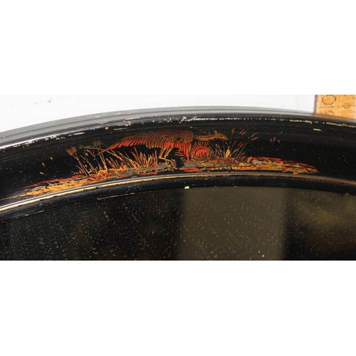 400 - An early 20th century oval wall mirror with Chinoiserie lacquer decoration, approx 78cm x 52cm