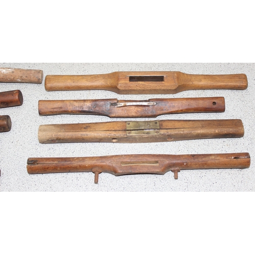 821 - Qty of assorted vintage spoke shave planes