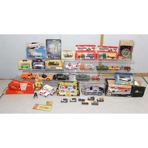 1540 - Large qty of vintage and later diecast toys and others