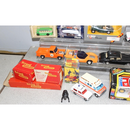 1540 - Large qty of vintage and later diecast toys and others