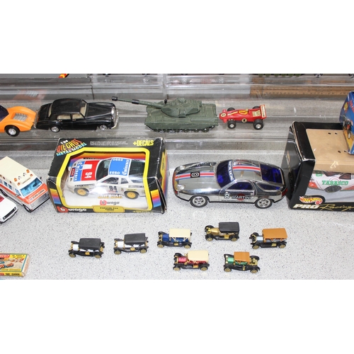 1540 - Large qty of vintage and later diecast toys and others