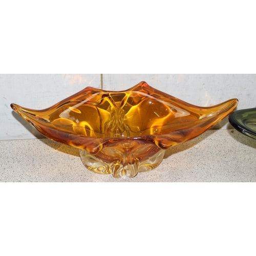 1777 - 2 heavy coloured pieces of art glass in the style of Murano, largest approx 44cm wide