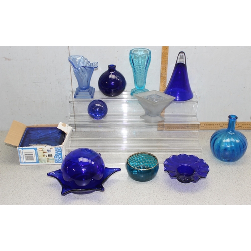 1779 - Qty of blue glass items to incl rose bowl, centrepieces etc