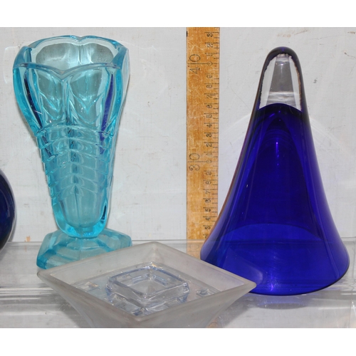 1779 - Qty of blue glass items to incl rose bowl, centrepieces etc