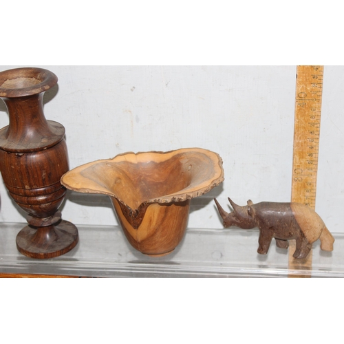 1782 - Box of mixed woodenware to incl turned Olive wood vase, animals, bowls etc