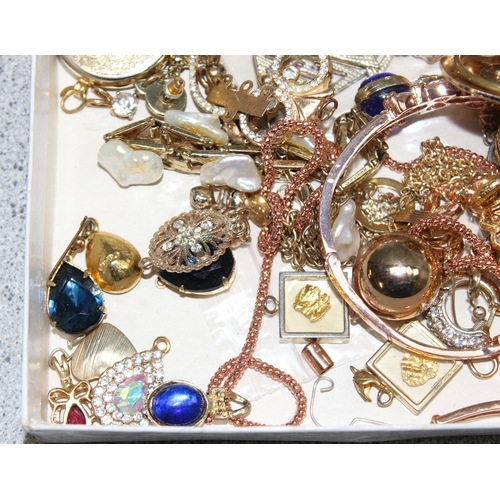 2353 - Qty of assorted gold plated jewellery