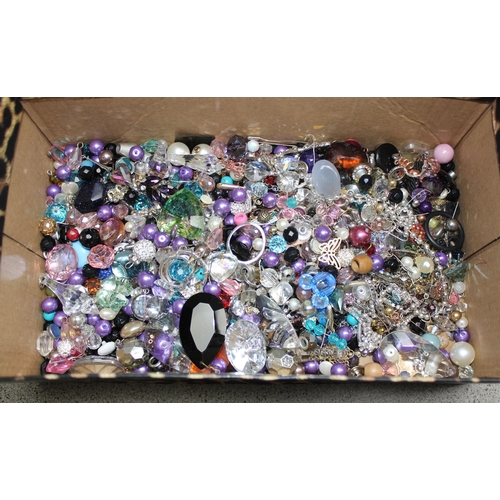 2357 - A large qty of assorted loose stones and other jewellery making odds (3 boxes)