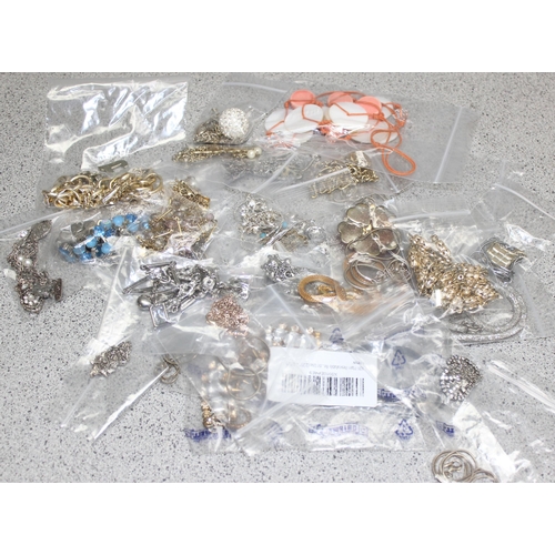 2359 - A large qty of assorted costume jewellery necklaces, box 1 of 3