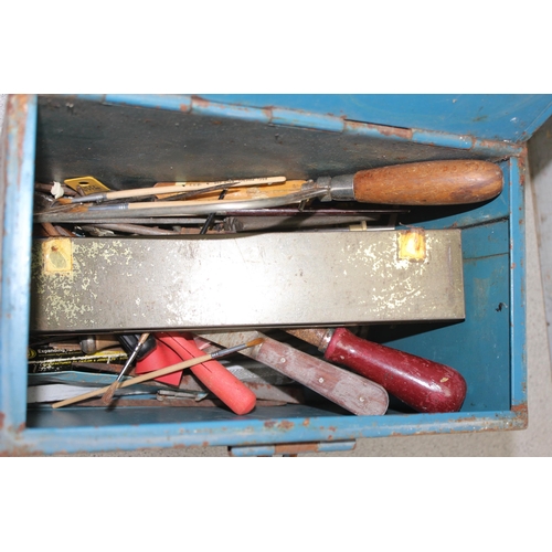 814 - Qty of tools with toolboxes, to incl a wood plane, chisels, mallets etc