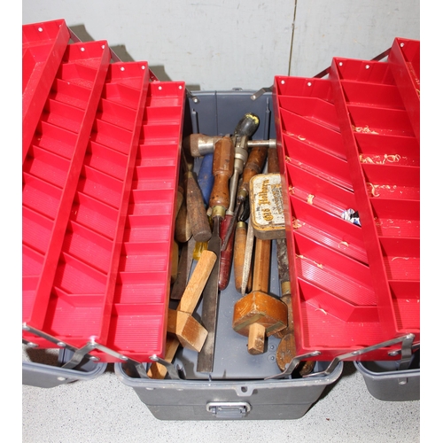 814 - Qty of tools with toolboxes, to incl a wood plane, chisels, mallets etc