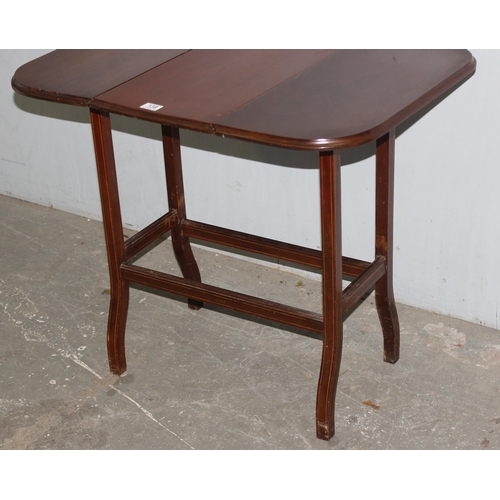 138 - A small Edwardian mahogany Sutherland drop leaf table with swivel top, approx 84cm wide x 61cm deep ... 