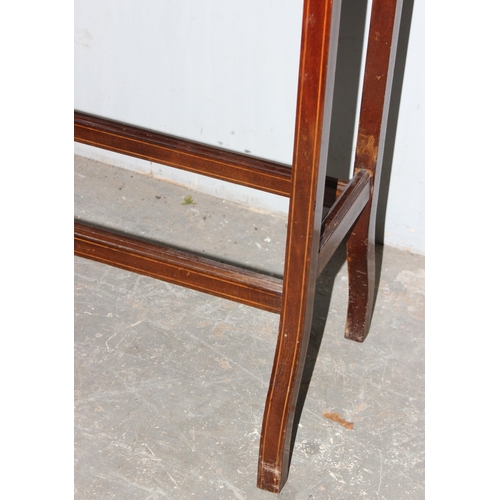 138 - A small Edwardian mahogany Sutherland drop leaf table with swivel top, approx 84cm wide x 61cm deep ... 