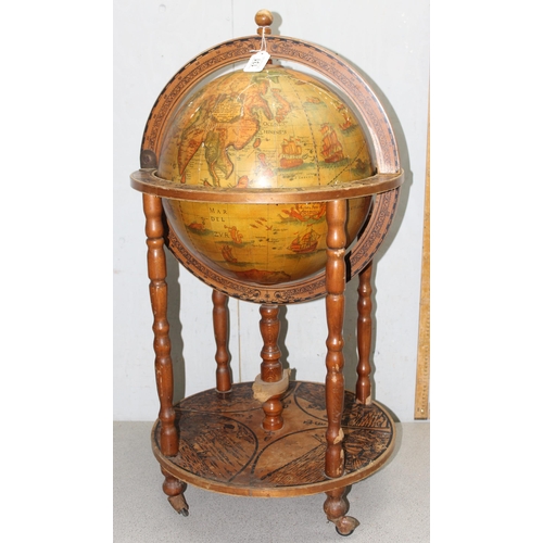 131 - A vintage cocktail or drinks cabinet formed as a globe