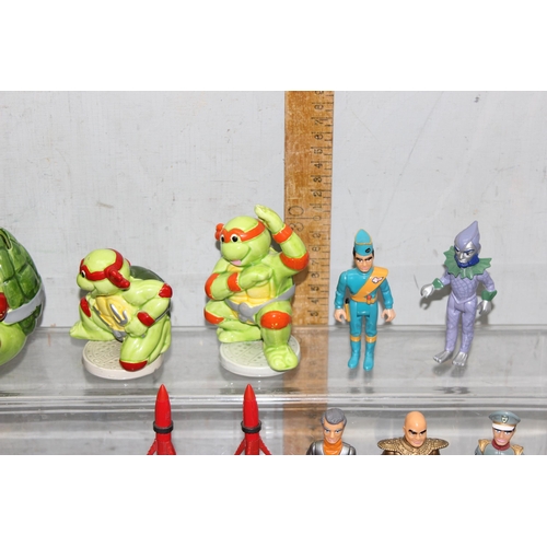 1566 - Qty of assorted Thunderbirds figures, Teenage Mutant Ninja Turtles money box, Dino from the Flintsto... 