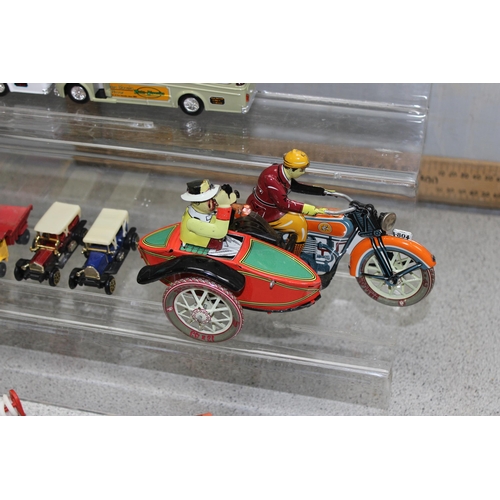 1567 - Qty of vintage die cast toy vehicles to include some boxed Matchbox cars