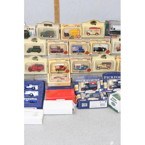 1557 - A large qty of assorted boxed model vehicles to inc Corgi & Days Gone etc