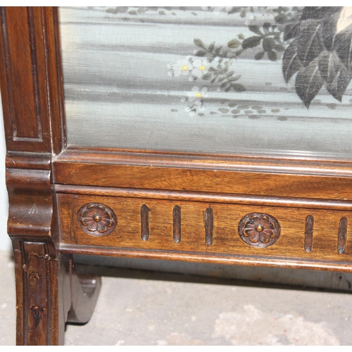 155 - An antique mahogany framed fire screen with a Japanese style hand painted on fabric scene of crane b... 