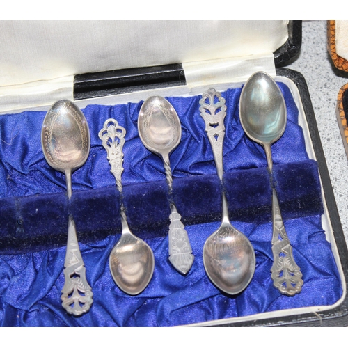 1008 - 5 antique and vintage boxed cutlery items